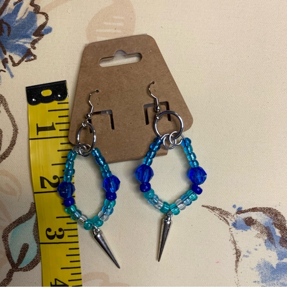 💜 VTG Handmade Turquoise and Blue Beaded Earrings - Picture 2 of 6